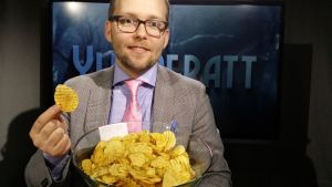 Åländske riksdagsledamoten Mats Löfström försvarar både Ålands momsfrihet och chips. Mats Löfström