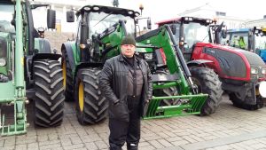 Karl-Erik Oljemark var en av de första som parkerade sin traktor på Senatstorget. Karl-Erik Oljemark från Sibbo på bondeprotest 2016