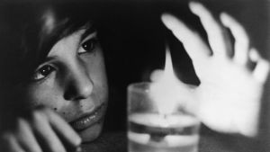 Kuva Francois Truffaut'n elokuvasta Kesytön. Kuvassa nuori Jean-Pierre Cargol.