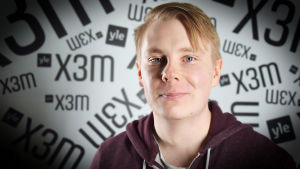 Tom Saxman och en till person kom in på manuslinjen året han sökte in. Tom Saxman