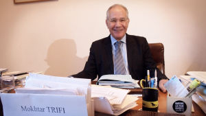 Tunisian ihmisoikeusliiton kunniapuheenjohtaja Mokhtar Trifi on yksi Nobel-palkitun rauhankvartetin taustahahmoista. Trifin mukaan vahva kansalaisyhteiskunta pelasti maan vallankumouksen. Tunisian ihmisoikeusliiton kunniapuheenjohtaja Mokhtar Trifi on yksi Nobel-palkitun rauhankvartetin taustahahmoista. Trifin mukaan vahva kansalaisyhteiskunta pelasti Tunisian vallankumouksen.
