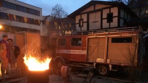 Brandbilen som inhyser Berlins bästa bastu Freie Internationale Tankstelle i Berlin