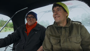 Kasper Strömman och Lasse Stengård åker båt. Kasper Strömman och Lasse Stengård åker båt