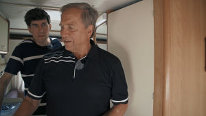 Kasper Strömman hälsar på i Pehr-Olof Eklunds husvagn Kasper Strömman hälsar på i Pehr-Olof Eklunds husvagn