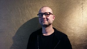 Anders Grönroos driver företaget Barnens Estrad som erbjuder musik- och teaterföreställningar för barn i dagis- och skolåldern på både svenska och finska. Anders Grönroos driver företaget Barnens Estrad som erbjuder musik och teater för barn i dagis- och skolåldern på både svenska och finska.