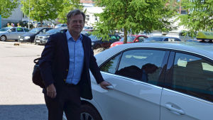 Cabonline är stort i Sverige och verkar också i Norge. Nu riktar vd Ole Oftedal blicken mot Finland och Danmark, där debatten om en avreglering av taximarknaden går het. Ole Oftedal är vd för Cabonline som vill etablera sig i Finland, om taxiverksamheten avregleras.