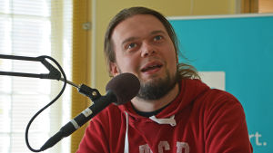 Tomi Korhonen har återvänt till Liljendal Tomi Korhonen från teatergruppen Kvg