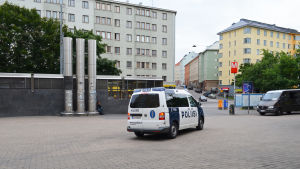 I Berghäll känner sig invånarna tryggare än tidigare. Polisen patrullerar på "Piritori"