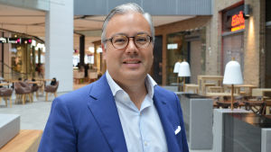 Nils Styf är besviken över att västmetron inte öppnade som planerat. Men kunderna borde ändå räcka till för det utvidgade Iso Omena, tror han. Investeringschef på Citycon