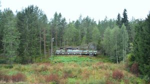 Avståndet till måltavlorna är femtio meter. Måltavlorna vid löp- och skidskyttebanan i Västerby i Ekenäs.