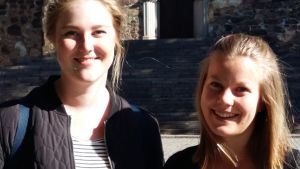 Pernilla Lindroos och Elin Tallqvist är inte bekanta med Åbodagen. Pernilla Lindroos och Elin Tallqvist studerar i Åbo