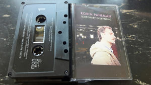 Enligt Robin Pahlman är c-kassetterna igen populära i New York. Pargasmusikern Robin Pahlman som spelat in ett album i New York och också gett ut alstret på kassett.