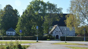 Det var skogens dåvarande ägare Tenala församling som tog initiativ till fredningen. Tenala kyrka.