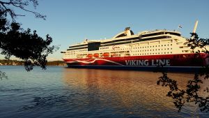 Viking Lines båtar har varit omåttligt populära i sommar. Viking Grace utanför Beckholmen i Åbo.