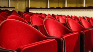 Doftöverkänsliga har svårt att vistas bland andra människor. Svenska teatern