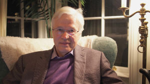 Bengt Holmströms hem ligger i Boston, USA, men han har täta kontakter till Finland. Porträtt av Bengt Holmström, mottagare av ekonomipriset till Alfred Nobels minne.