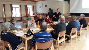 Det blev livlig diskussion i Kommunalgården om Korpos framtid. Korpobor sitter runt ett bord i Kommunalgården och diskuterar kommundelens framtid vid ett seminarium i oktober 2016.