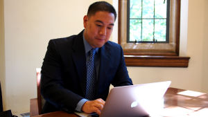 Raymond Kuo: Dikatomin krigshök-fredsduva är inte relevant i sammanhanget. Raymond Kuo, professor i statskunskap vid Fordham University