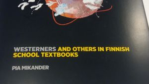 Pärmen på Mikanders doktorsavhandling Bokpärm med texten Westerners and others in finnish school textbooks