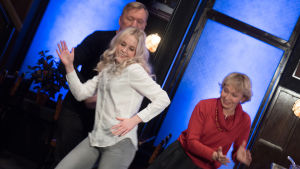 Kuvassa Aimo Räsänen, Amelie Blauberg ja Inga Sulin