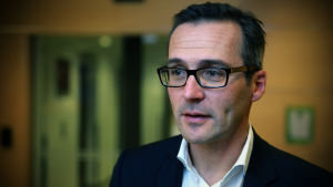 Direktör Mikko Kautto vid Pensionsskyddscentralen säger att de som kritiserar det nuvarande pensionssystemet anser att löneutvecklingen borde väga mera än vad den gör just nu. Mikko Kautto, direktör på pensionsskyddscentralen