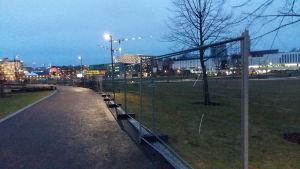 Fyrverkeriområdet har spärrats av med stängsel. Sju minuters raketshow utlovas. Fyrveriområdet har spärrats av med stängsel. Sju minuters raketshow utlovas.