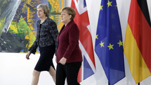 Storbritanniens premiärminister Theresa May tillsammans med Angela Merkel. Storbritanniens premiärminister Theresa May och Tysklands förbundskansler Angela Merkel.
