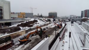 Grävmaskiner vid ÅUCS nybygge river ner de färdiga betongelement, som visade sig ha problem med hållfastheten. Grävmaskiner vid ÅUCS nybygge river ner de färdiga betongelement, som visade sig ha problem med hållfastheten.