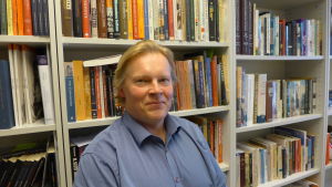 Rani-Henrik Andersson är docent i Nordamerikastudier vid Helsingfors universitet. Rani-Henrik Andersson är docent i Nordamerikastudier vid Helsingfors universitet.