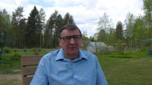 Raimo Vistbacka Raimo Vistbacka satt 24 år i riksdagen först för Landsbygdspartiet och sedan efterföljaren Sannfinländarna.