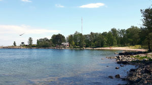 I fonden den gamla officersmässen som nu fungerar som restaurang. Strand på Mjölö