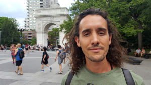 Nick tror inte på att lagen går igenom. Nick i Washington Square Park i USA.