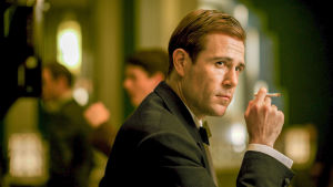 Joe O'Hara (Matt Ryan) Uusi kahdeksanosainen draamasarja The Halcyon kertoo loistohotellista Lontoossa toisen maailmansodan aikana.