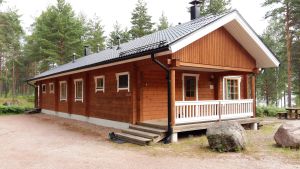 Rönnäs Seaside Resort har stugor i olika storlekar som man får hyra. En av Rönnäs Seaside Resorts stugor.