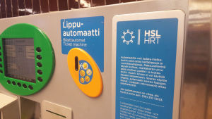 Hittills har passagerare med HRT-biljett kunnat åka med ända till Helsingfors.. Biljettautomat i Hoplax tågstation i Helsingfors.
