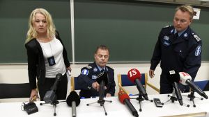 Polisen vid en presskonferens på lördagen. Centralkriminalpolisens presskonferens i Åbo.