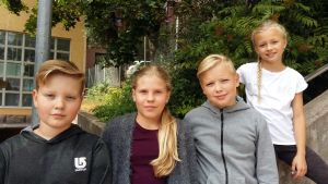 Emil Kataja, Alma Wiljanen, Christian Edelman och Vendela Hagström från Cygnaeus skola valde mat för Finnairs långdistansflyg. Emil Kataja, Alma Wiljanen, Christian Edelman och Vendela Hagström från Cygnaeus skola valde mat för Finnairs långdistansflyg.