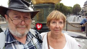 Louis och Susan Orchard på place de l'Alma i Paris. Louis och Susan Orchard på place de l'Alma i Paris.