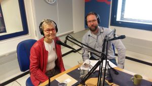 Susanna Ginman och Linus Lång. Susanna Ginman och Linus Lång i en radiostudio.