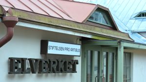 Tjockare än vatten visas på Galleri Elverket i Ekenäs Ingång till Galleri Elverket i Ekenäs