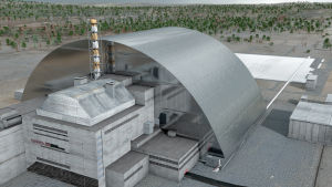 Tshernobylin ydinvoimalaonnettomuuden jälkeen voimala peitettiin pikaisesti betonikuorella, joka on nyt rapautunut.
