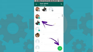 Valitse ryhmäläiset yhteistietolistaltasi. Kuittaa vihreällä nuolella. Kuva Android-puhelimesta. Uuden ryhmän perustaminen Android