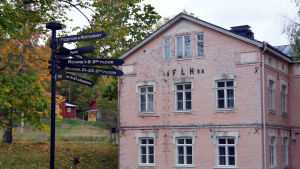 Det kan byggas flera övernattningsrum i Billnäs bruk om det behövs, säger Olli Muurainen. Billnäs bruk i Raseborg.