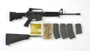 AR-15, här av tillverkaren Colt, har varit föremål för mycket diskussioner i samband med våldsdåd Halvautomatiskt gevär av modell Colt AR-15.