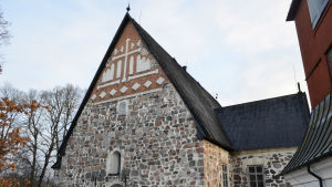Esbo domkyrka är en central plats under självständighetsfirandet i Esbo. Esbo domkyrka på hösten