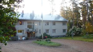 Rosinne, tidigare Fridebo. Ett hus i Leksvall som är servicehemmet Attendo Rosinne.