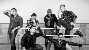 Övre raden från vänster: Salim Gauwloos, Oliver Crumes III, Carlton Wilborn & Kevin Stea. Nedre raden från vänster: Luis Camacho & Jose Gutierez. Madonnas dansare poserar i en danssal