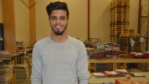 Ghaith AITaie jobbar deltid. Ghaith Al-Taie, 26, kom till Finland från Bagdad 2015.