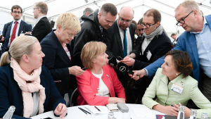 SFP:s Anna-Maja Henriksson var plötsligt i ropet under några dagar i juni. SFP:s Anna-Maja Henriksson intervjuas under regeringskrisen