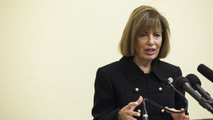 Jackie Speier är en av ledamöterna som har drivit kraven om en utredning av Donald Trump. Demokratiska kongressledamoten Jackie Speier i närbild.